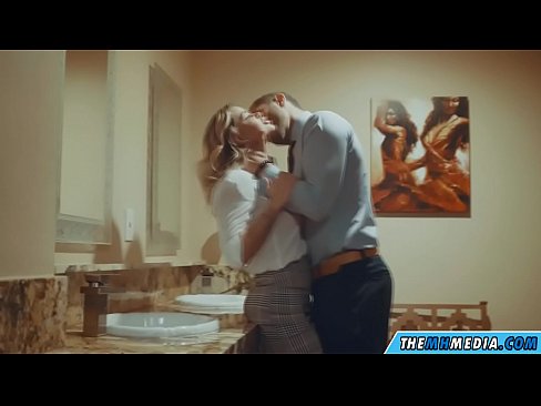 ❤️ Meta blonda busty seduces f'kamra tal-banju pubbliku ️ Sluts f'mt.pornofilmtv.ru ❤